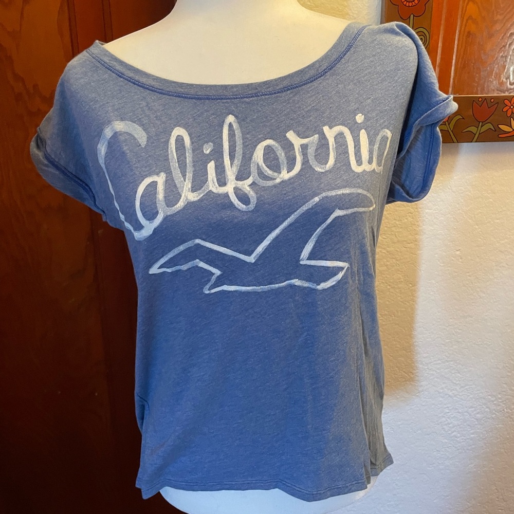 3 for $25 🛍️⭐️ Hollister cute tee 🌸